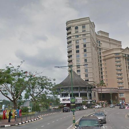 Riverbank Suites Waterfront Κουτσίνγκ Εξωτερικό φωτογραφία