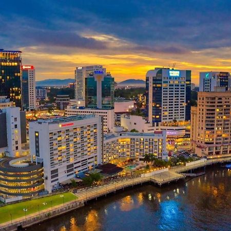 Riverbank Suites Waterfront Κουτσίνγκ Εξωτερικό φωτογραφία