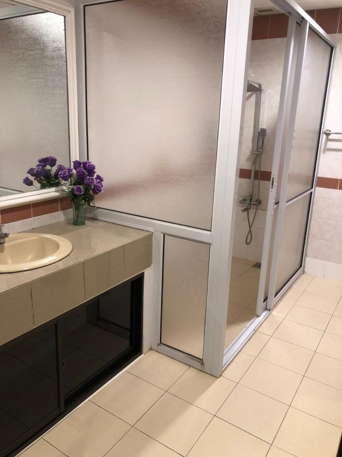 Riverbank Suites Waterfront Κουτσίνγκ Εξωτερικό φωτογραφία