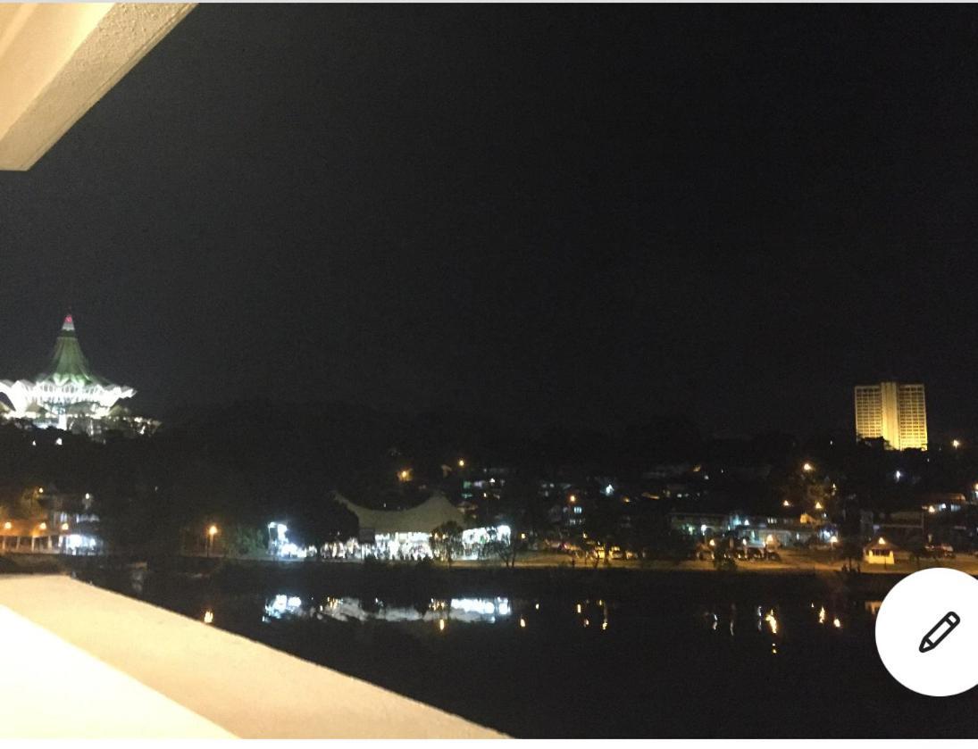 Riverbank Suites Waterfront Κουτσίνγκ Εξωτερικό φωτογραφία